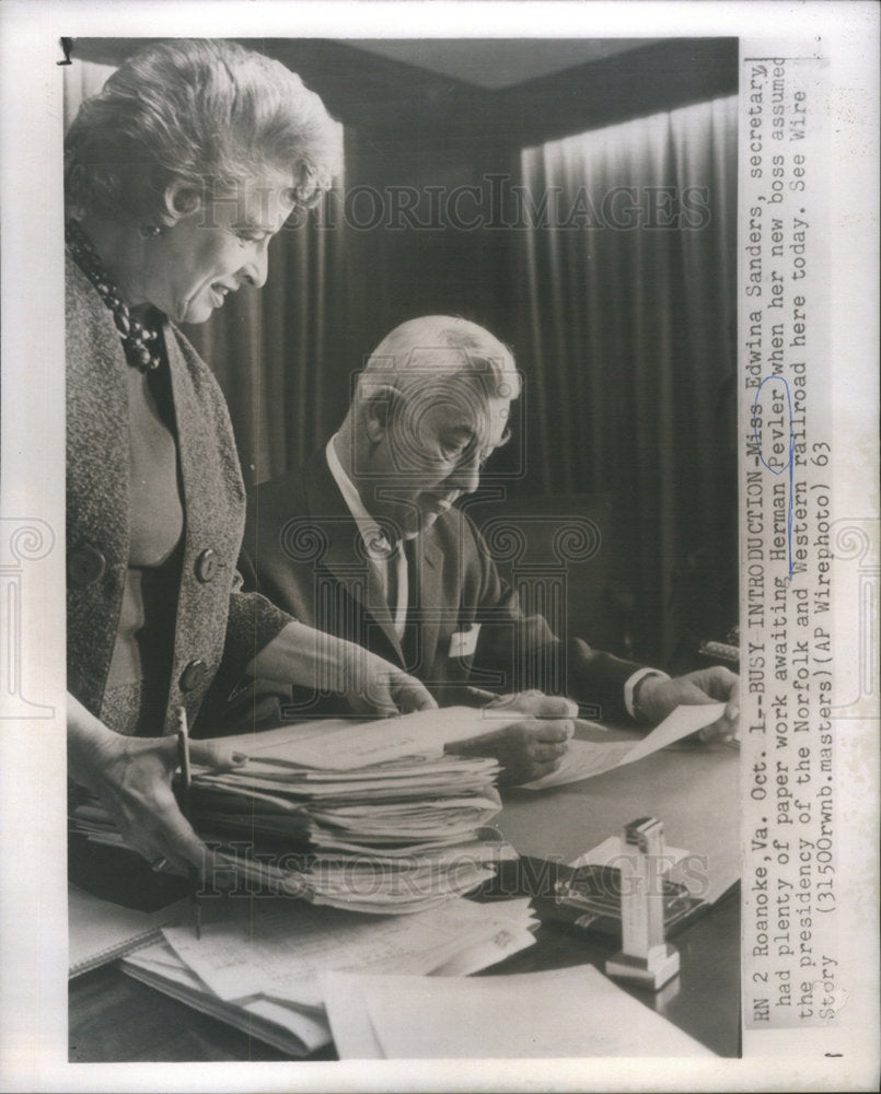 1963 Press Photo Herman Pevle Pres Of Norfolk And Western Railroad - Historic Images