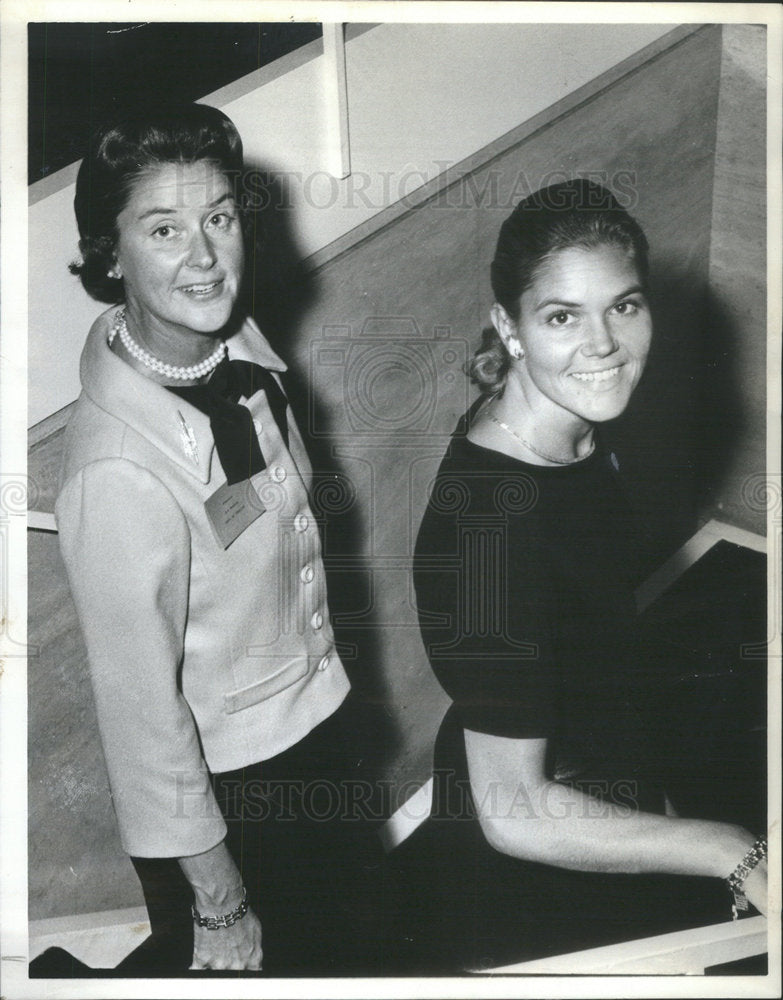 1964 Museum Volunteers Mrs Mason Phelps and Mrs Richard Cooper - Historic Images