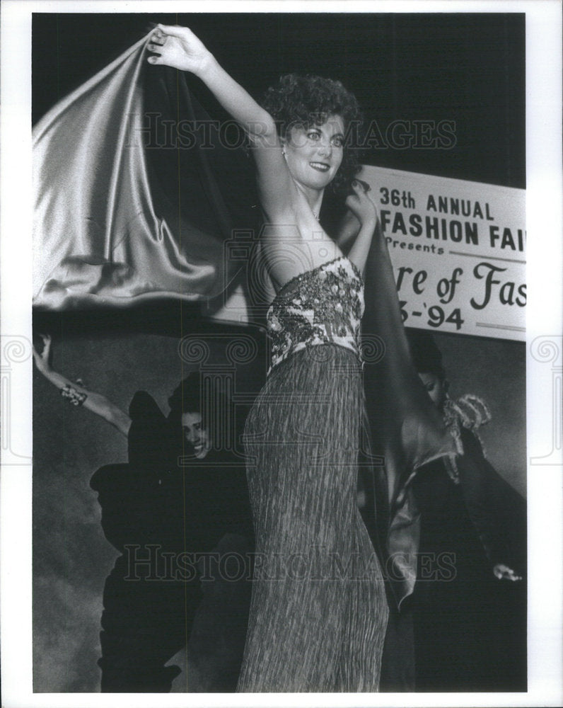 Press photo Joy Ray,high fasion model for Ebony Fashion Fair - Historic Images