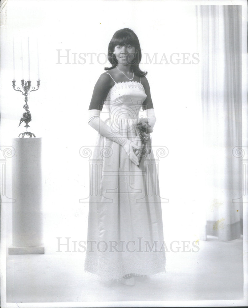 1966 Debutante Cotillition Contestant - Historic Images