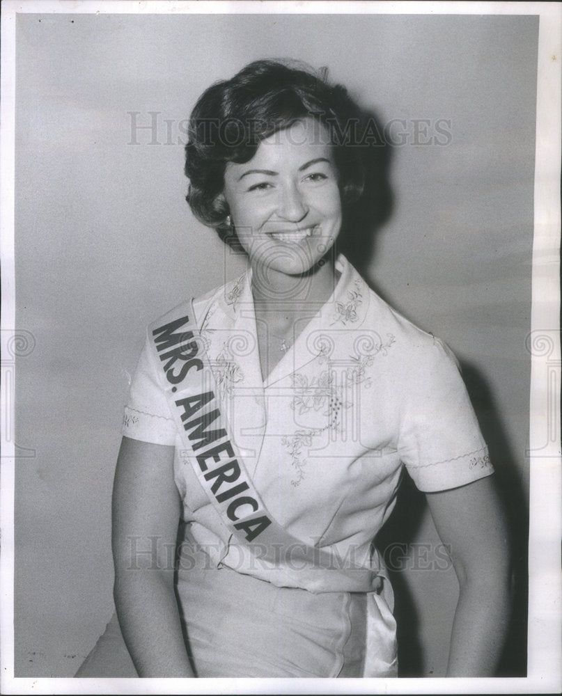 1961 Press Photo Chicago Native Rosemary Murphy Wins Mrs America Beauty Pageant - Historic Images