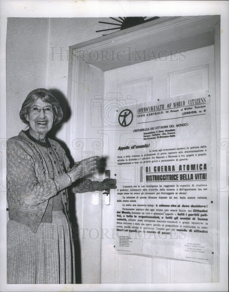 1959 Press Photo Mrs. Violet Rawnsley Manifesto Atomic Warfare - Historic Images