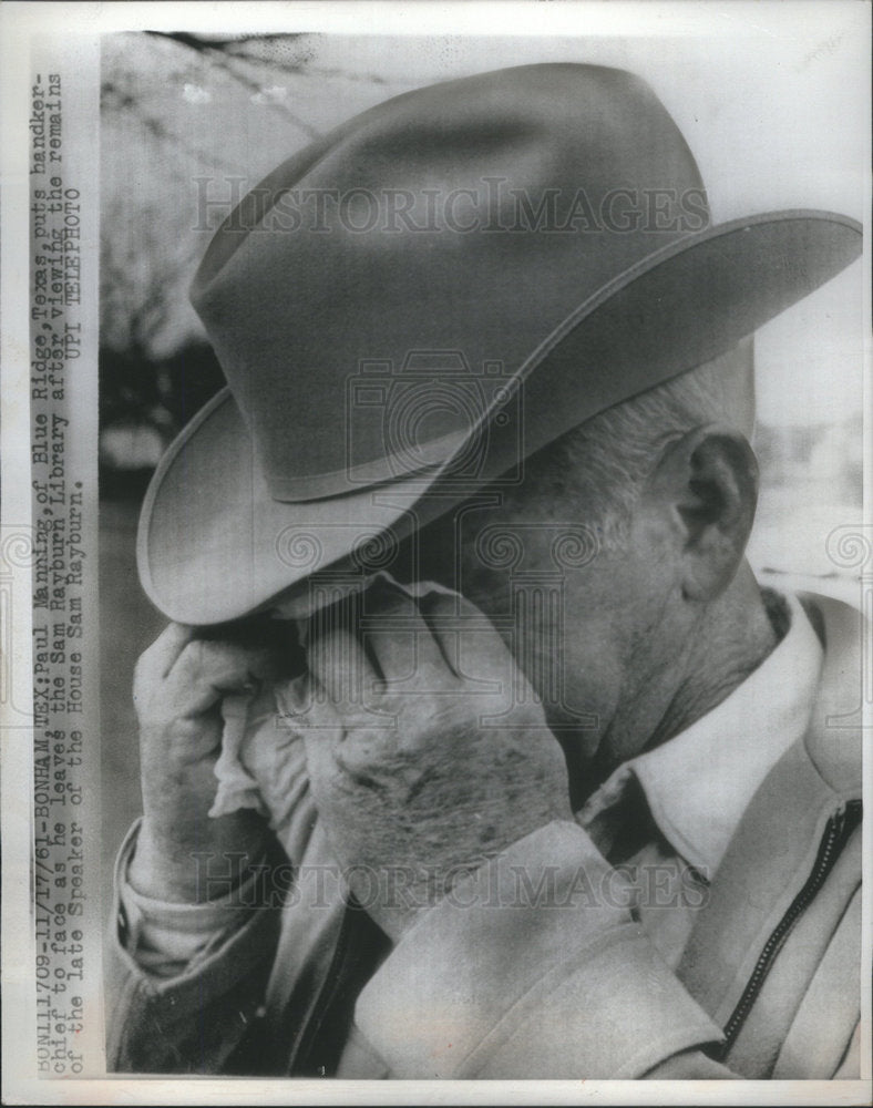 1961 Press Photo Paul Manning leaves viewing late Speaker House Sam Rayburn - Historic Images