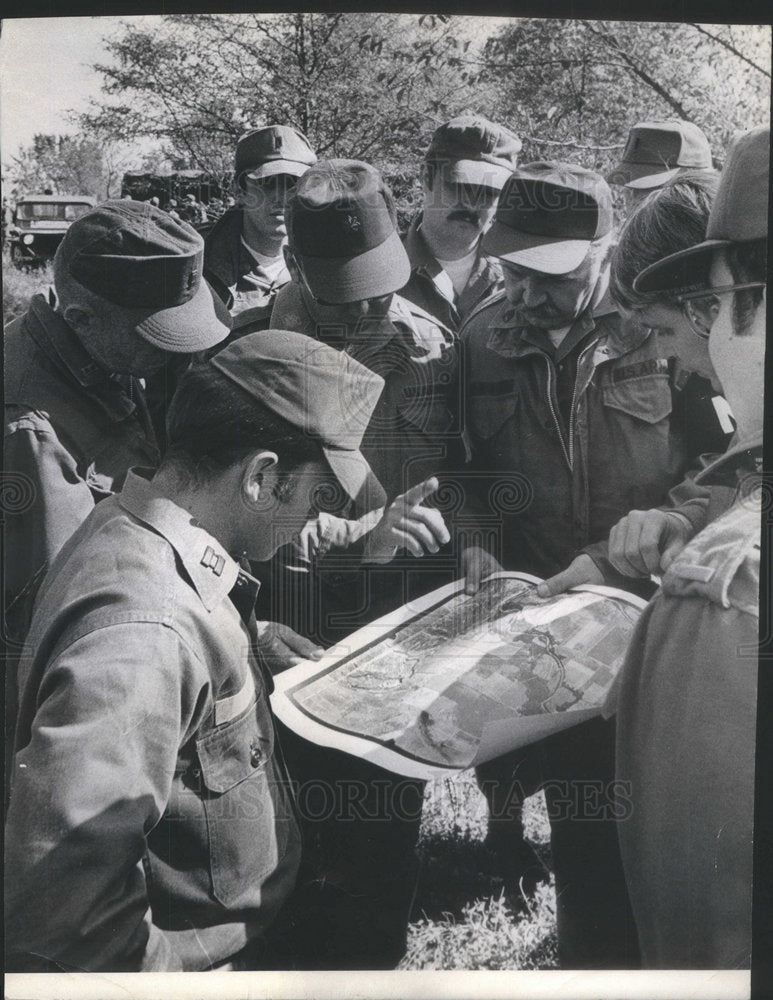 1972 Press Photo Reserve Transportation Brigade Members Planning Search Raymond - Historic Images