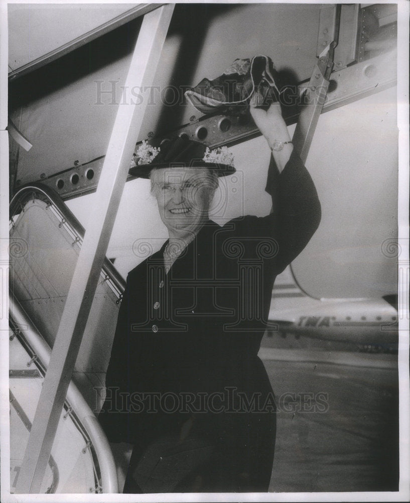 1953 Mrs. Edith Macia Boarding a Plane for LA - Historic Images