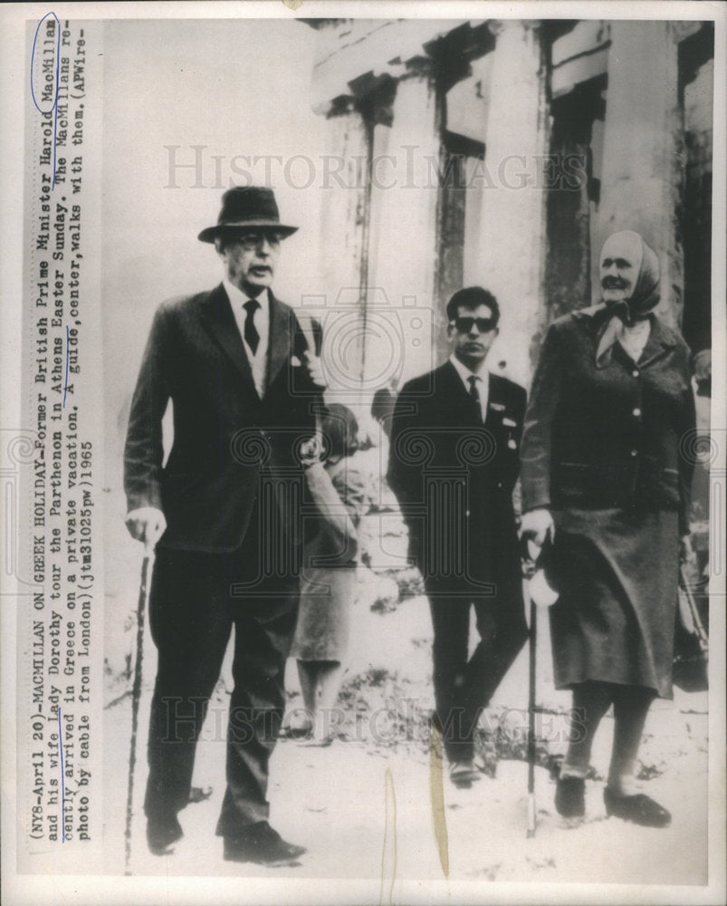 1965 Press Photo Former British Prime Minister Harold MacMillan wife tour Athens - Historic Images