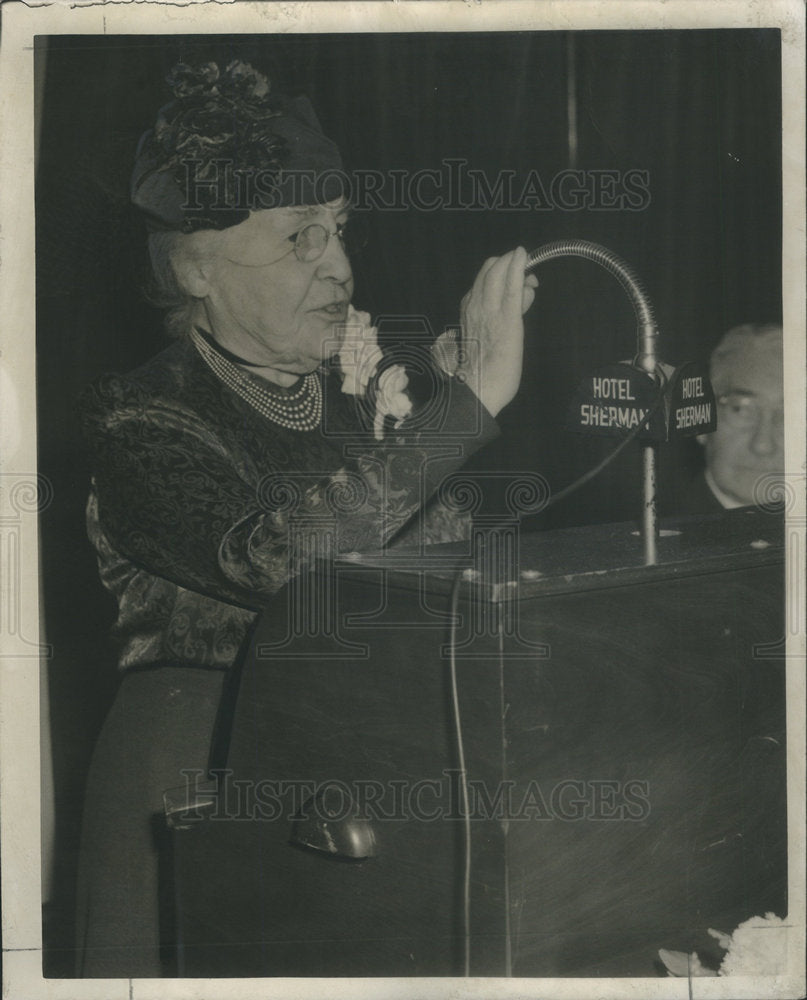 1943 Mrs Andrew MacLeish wife of Pulitzer prize winner at Natl. Conference of Christians - Historic Images