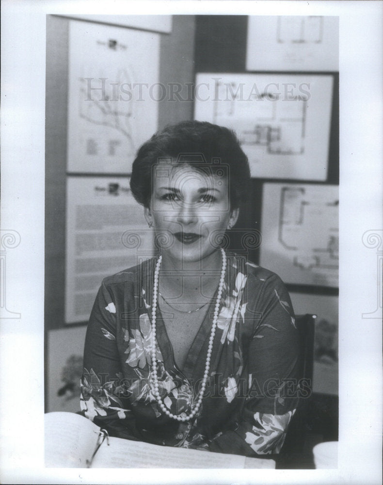 1980 Press Photo Teri Murphy, DM of Rivers Edge Housing Development, DesPlaines - Historic Images