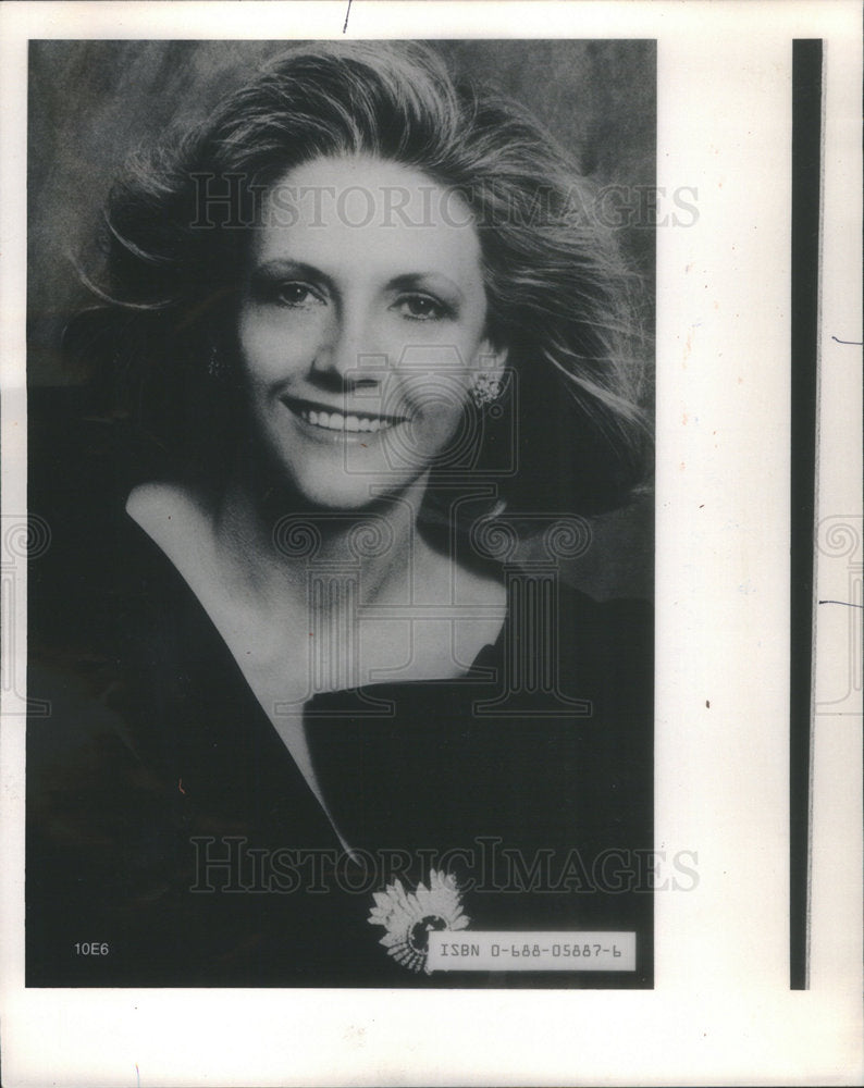 1985 Press Photo Author Anna Murdoch, wife of  publisher Rupert Murdoch recently earned a Master deg - Historic Images