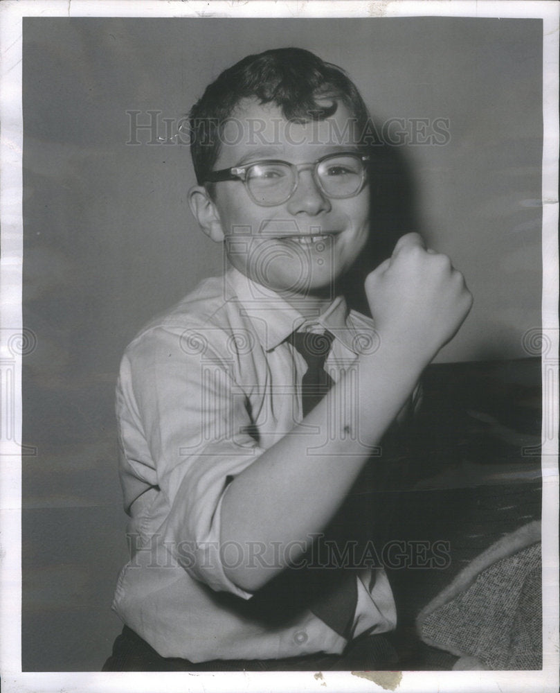 1962 Press Photo Aidan Murphy shows wound arm made by stray dog last week - Historic Images