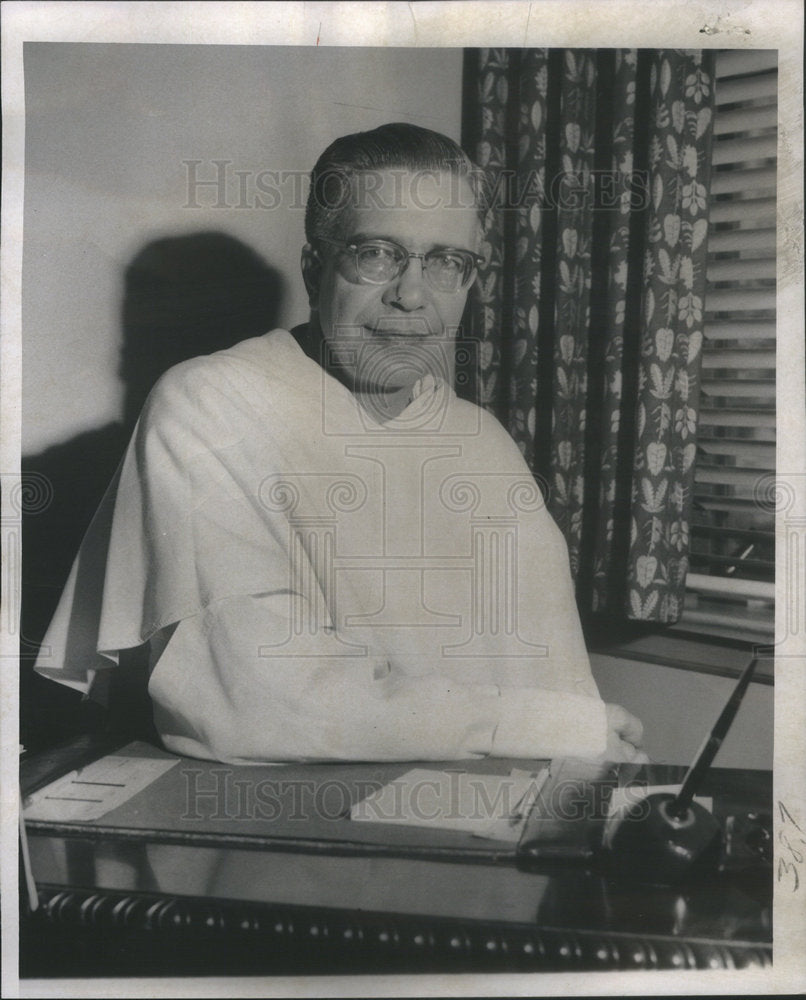 1958 Press Photo Rev. William B. Murphy college chaplain - Historic Images