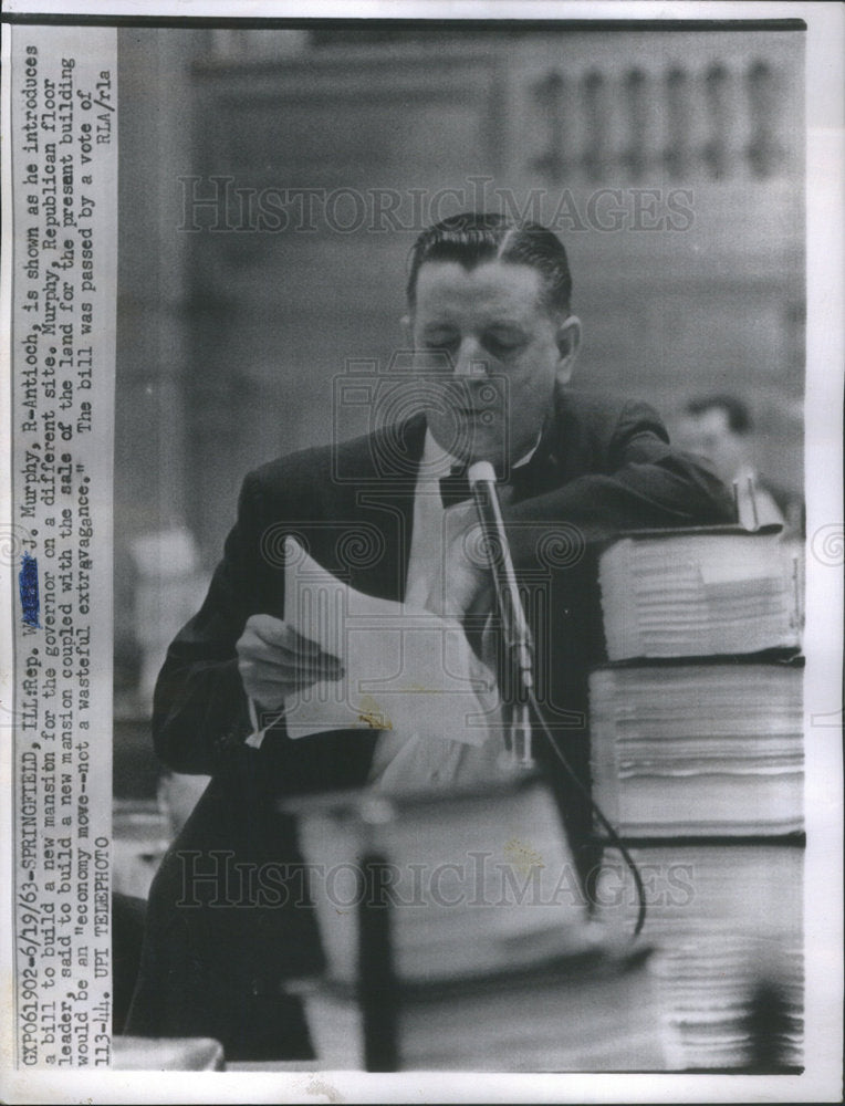 1963 Press Photo Illinois Rep. Murphy introduces bill build new mansion governor - Historic Images