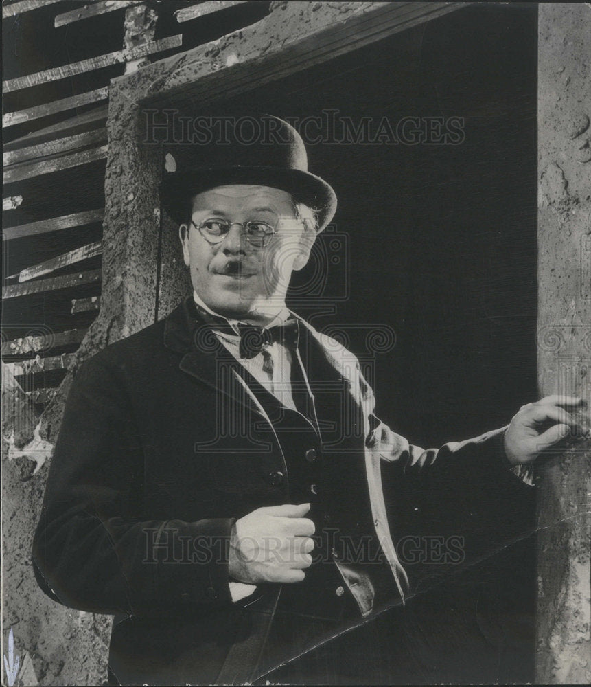 1961 Press Photo Aubrey Morris Stars In The Hostage - Historic Images