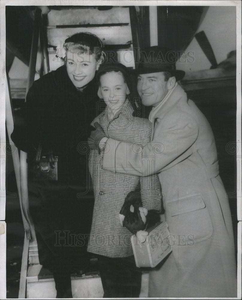 1954 Press Photo Chester Morris Wife Son Kenton Fifth Season Actor - Historic Images