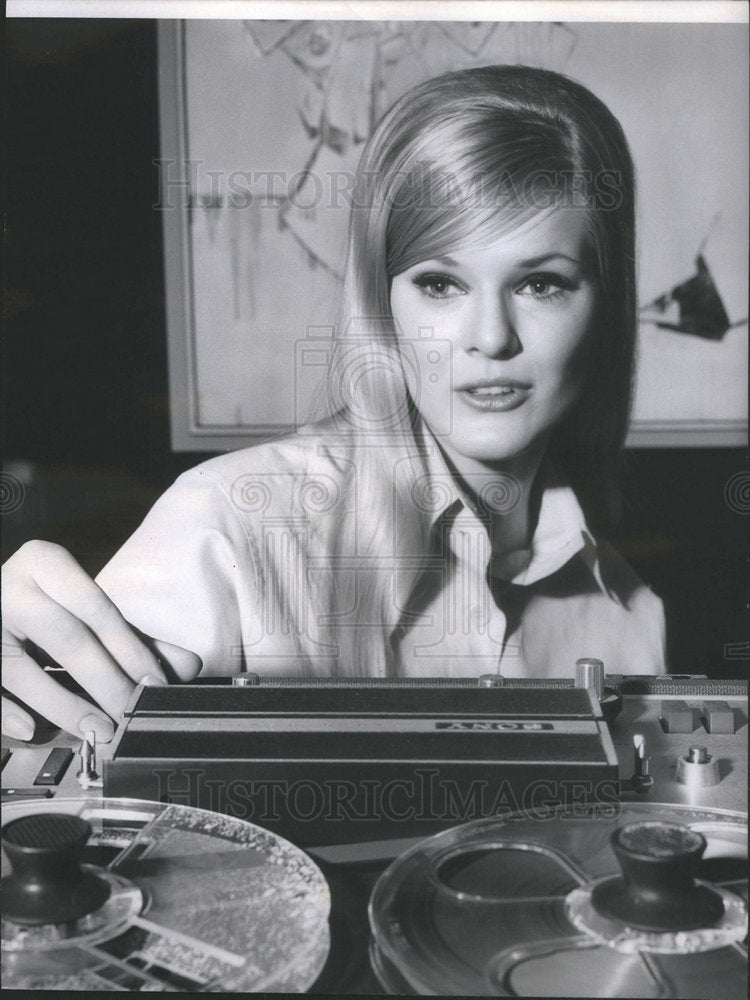 1968 Gloria Loring American Singer & Actress - Historic Images