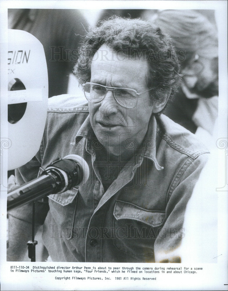 1985 Press Photo Distinguished director Arthur Penn on location in Chicago - Historic Images