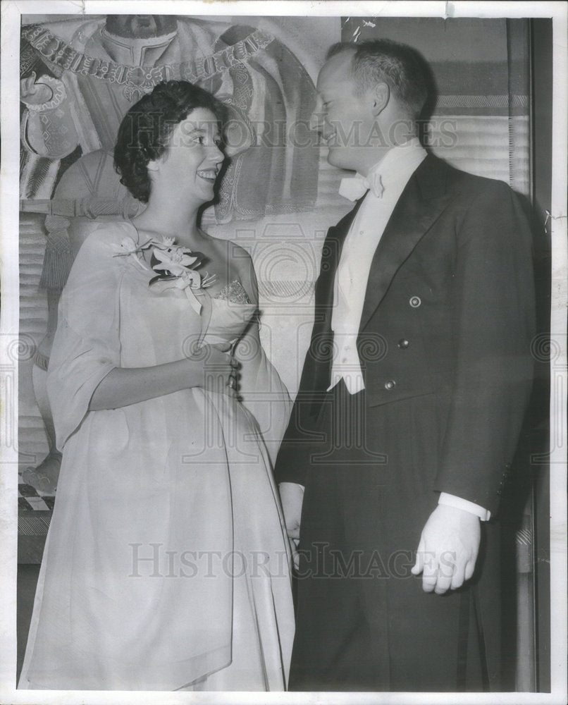 1956 Press Photo Mr. ans Mrs. Richards Needham after wedding - RSC96631 - Historic Images