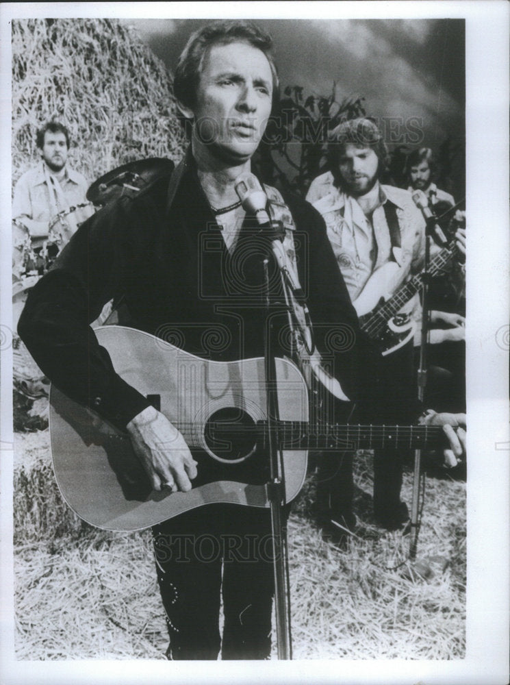 1977 Press Photo Mel Tillis recent winner of the Country Music Association Award - Historic Images