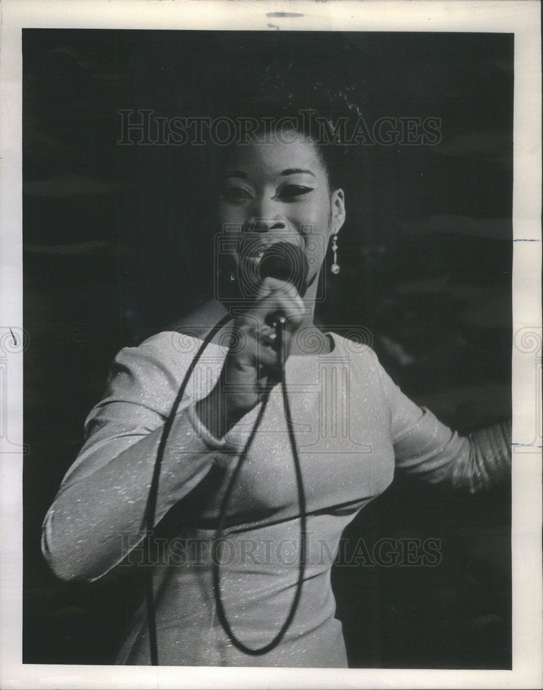 1967 Press Photo Martha Parkjer is the featured singer at the Cousins Club. - Historic Images