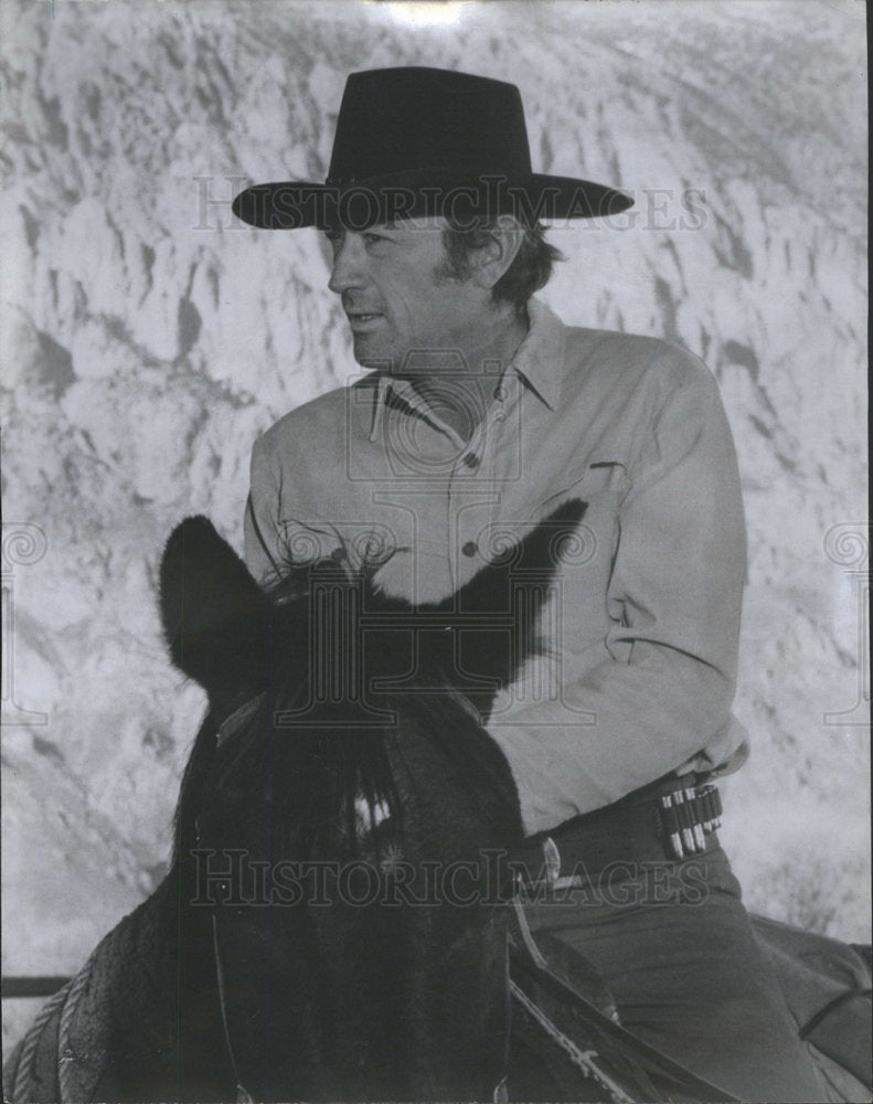 1971 Press Photo Actor Gregory Peck in &quot;Shoot Out.&quot; - Historic Images