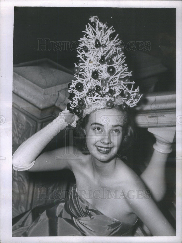 1952 Mrs. Albert Perry United States New York City Socialite - Historic Images