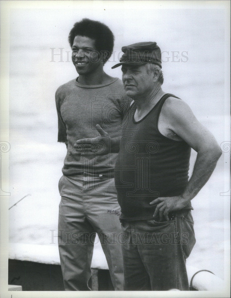 1978 Press Photo Felton Perry and William Windom stars in "Hunters of the Reef" - Historic Images