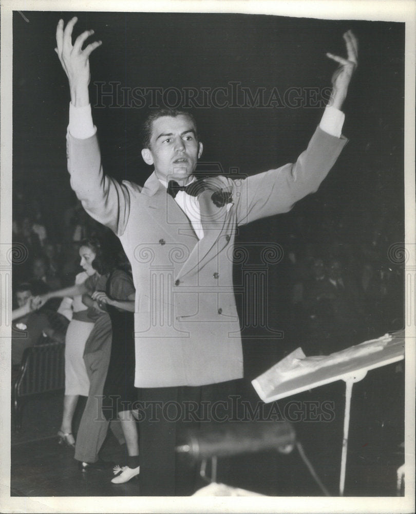 1968 Newtin Perry Jr. conductor in session at Palmer House. - Historic Images