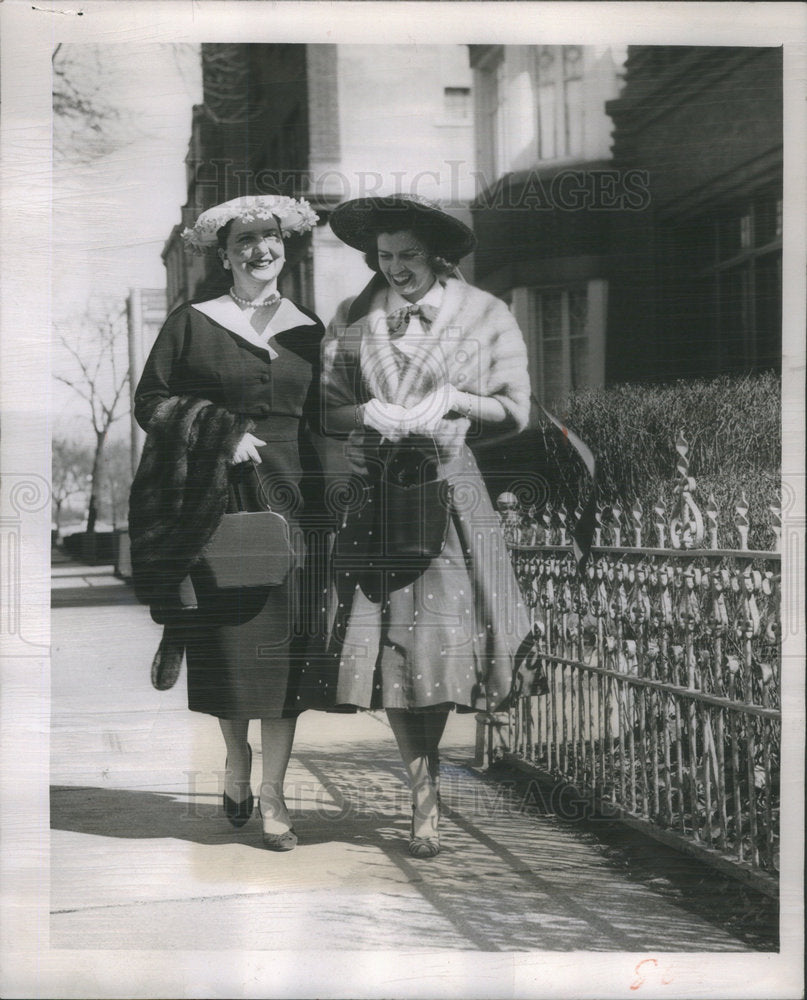 1956 Press Photo Cunen Hospital Benefit Com. Members Mrs. Pallasch and Mrs. Ames - Historic Images