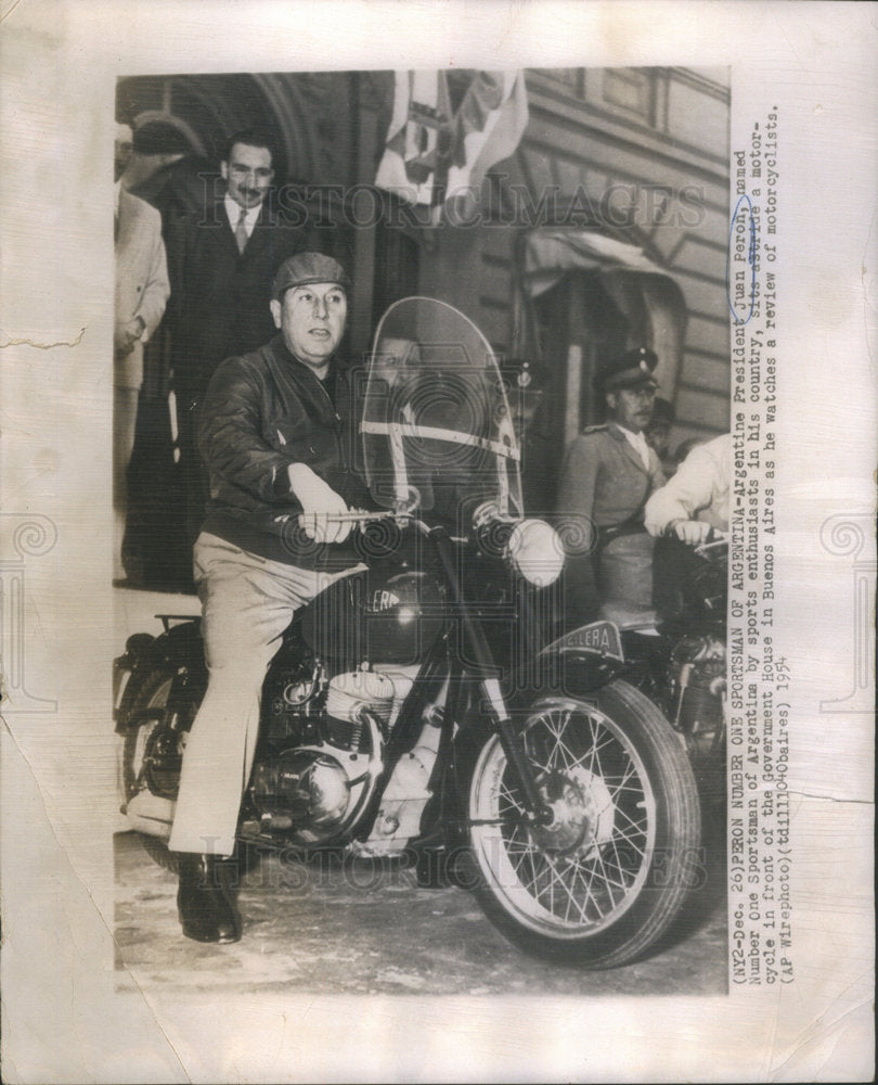 1954 Press Photo Argentine President Juan Peron & Sports Enthusiast - Historic Images