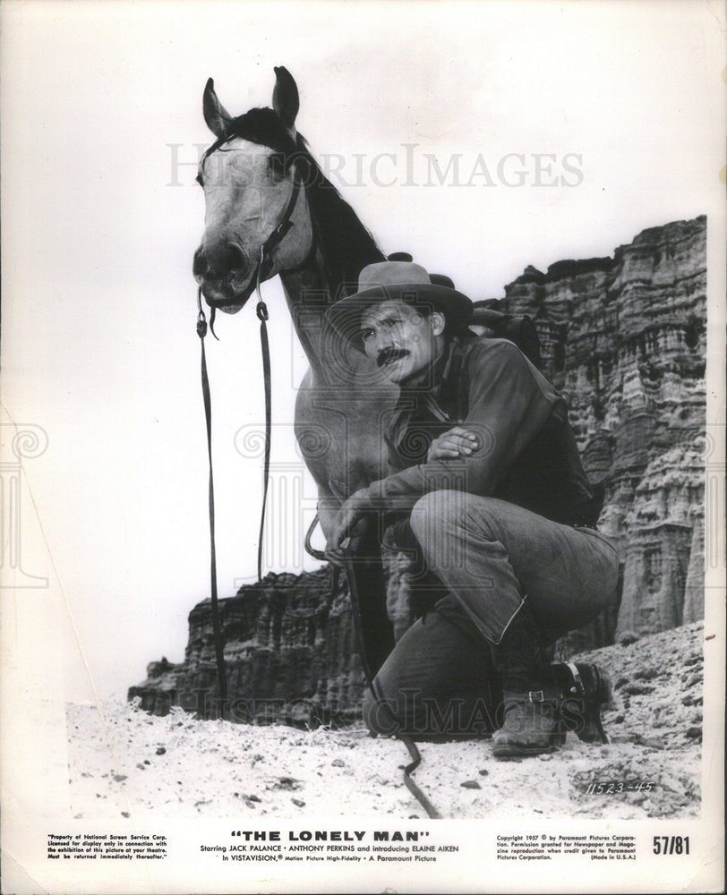 1957 Press Photo Jack Palance Anthony Perkins Aiken Roosevelt In The Lonely Man - Historic Images