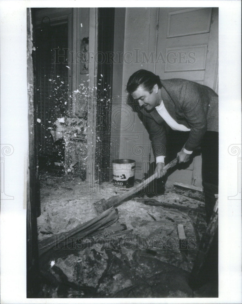 1994 Press Photo Architect Richard Wallace At Home Of Frostbite Victom Moryn - Historic Images