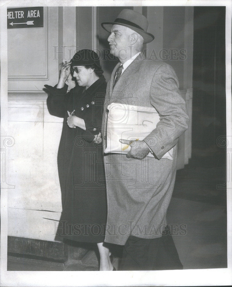 1957 Press Photo Miss Aurania Pappas Atty H Valens US Marshall Office - Historic Images