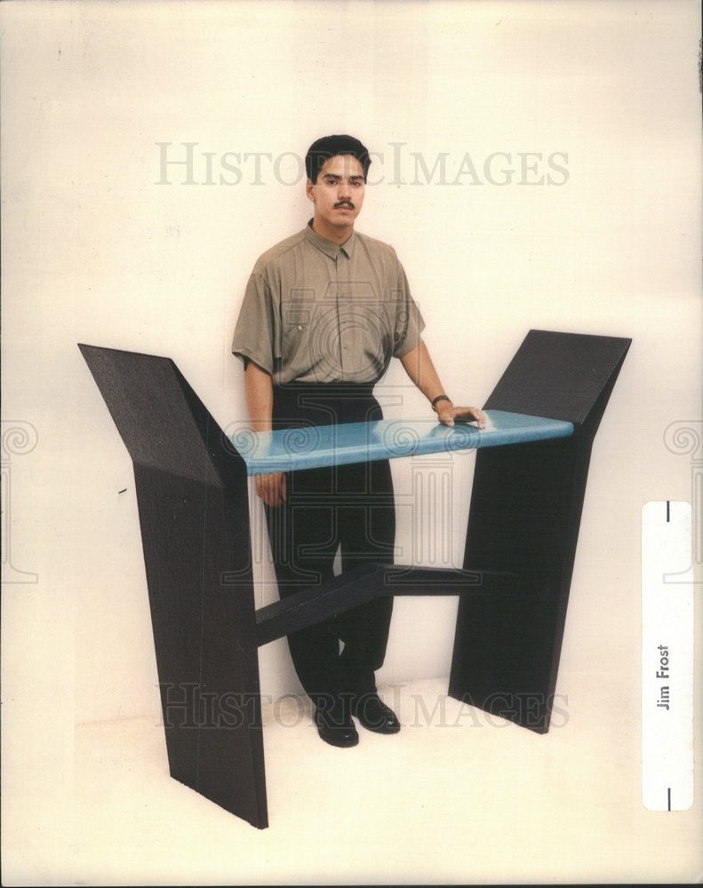 1989 Press Photo Furniture Designer Raoul Paredes - Historic Images