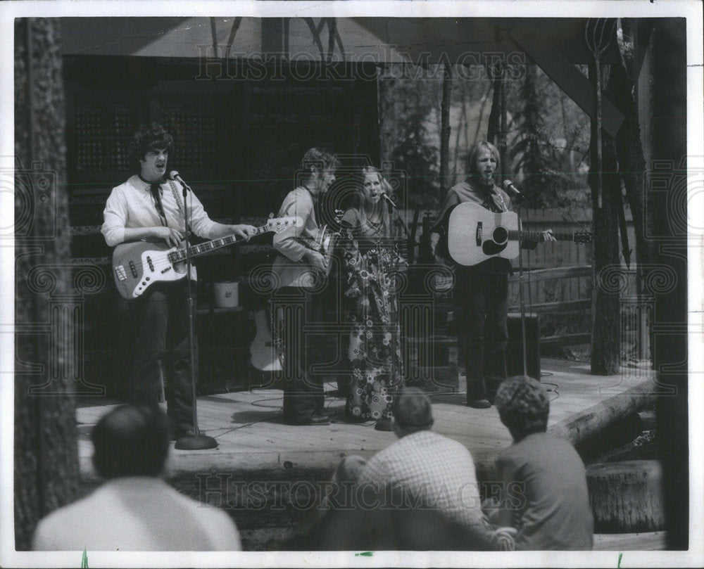 1973 Chuck Perrin Singer Leads the Best Live Show in Opryland U.S,A. - Historic Images