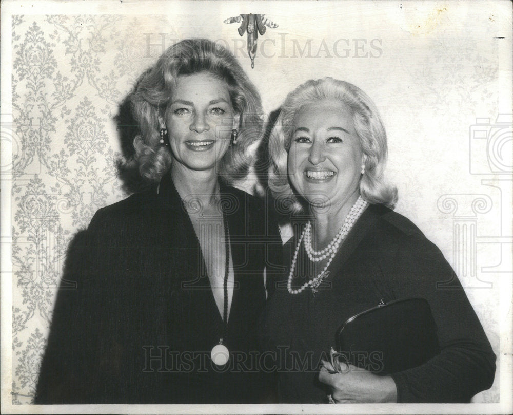 1974 Press Photo Actress Lauren Bacall Lucia Perrigo - Historic Images
