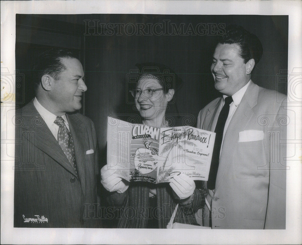 1954 Press Photo Louis Goldblatt & Guy Clerc with Mrs Christy Winner of Cruise - Historic Images