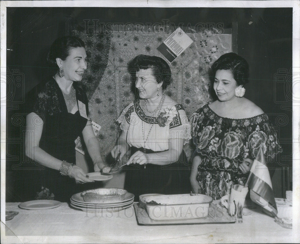 1955 Press Photo Mrs. Howard Peterson, Mrs. Fritz Adler, Mrs. Marie V. Diaz - Historic Images