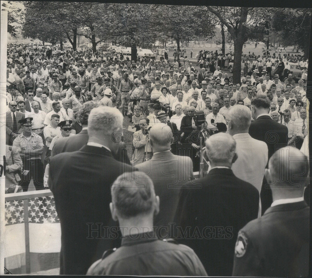 1960 Press Photo Senator Morton of Kentucky Speaking at Marquette Park - Historic Images