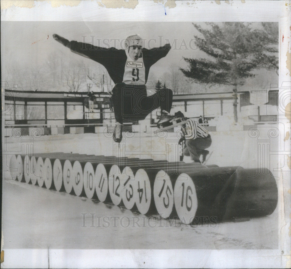 1977 Press Photo James Papreck and His Final Barrel Jump - Historic Images