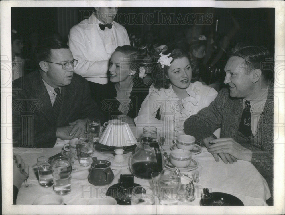 1943 Press Photo Clover Club Dinner Actors Baum Emerson Parker Martin - Historic Images