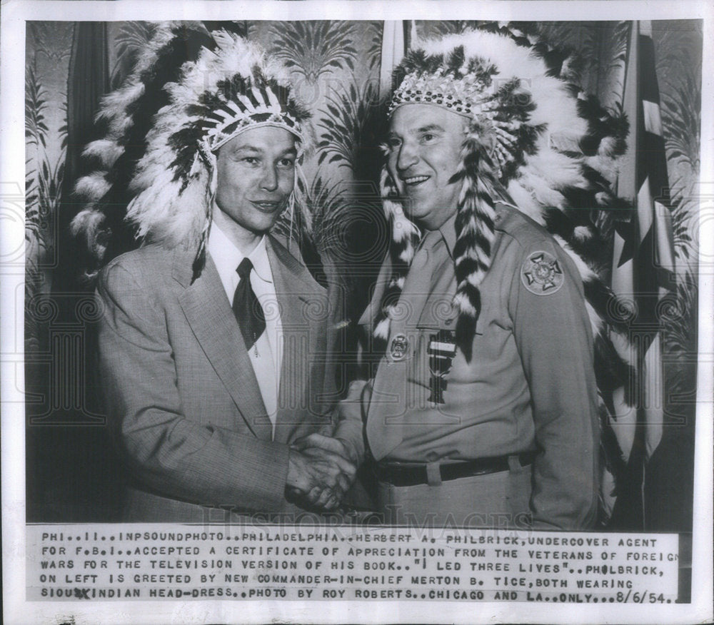 1954 Press Photo Herbert Philbrick Undercover Agent For FBI Accepted Certificate - Historic Images