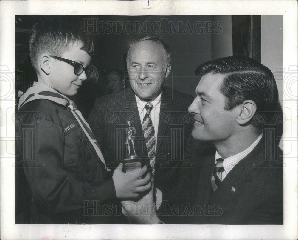 1970 Press Photo Illinois Congressman Phillip M Crane Honorary Scout Award - Historic Images