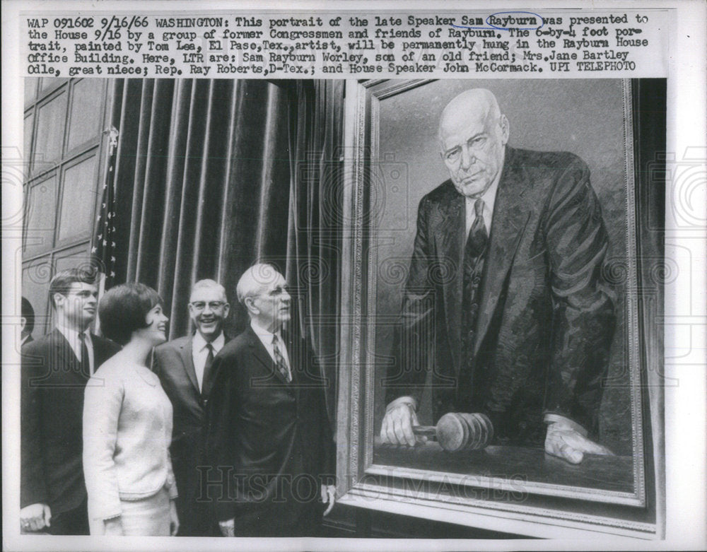 1966 Congressmen View Portrait Of Late Speaker Sam Rayburn - Historic Images