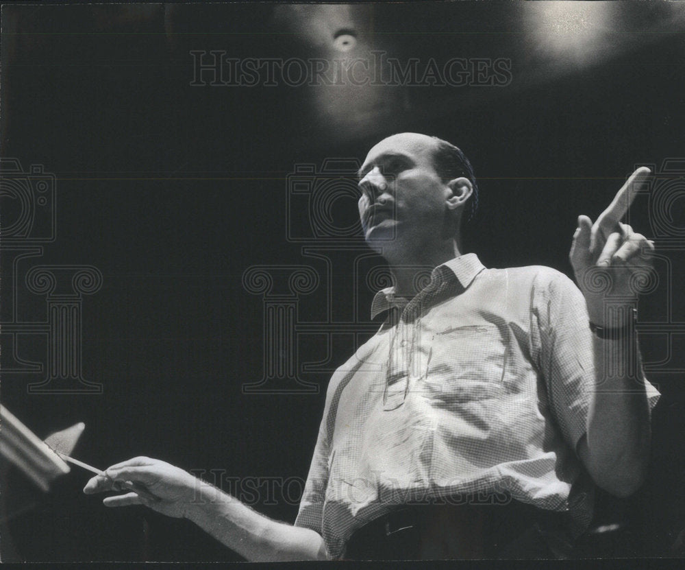 1965 Press Photo Orchestra Conductor Mancini Rehearsing McCormick Place Show - Historic Images