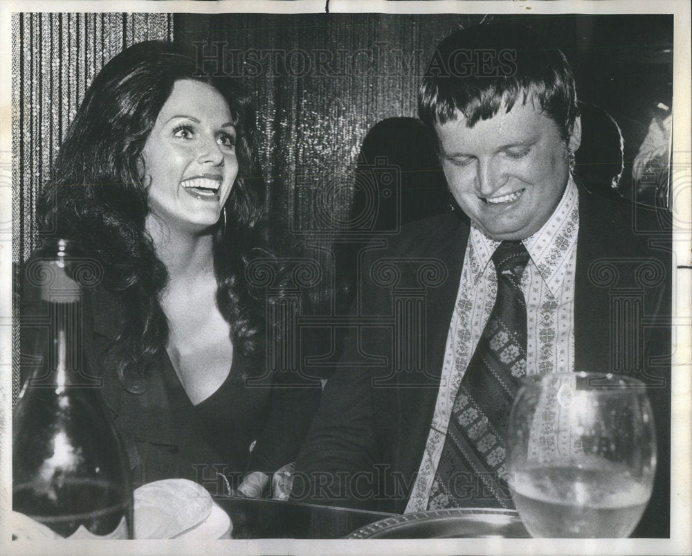 1973 Press Photo Playboy Club Lieutenant Johnson Dining With Former Playmate - Historic Images