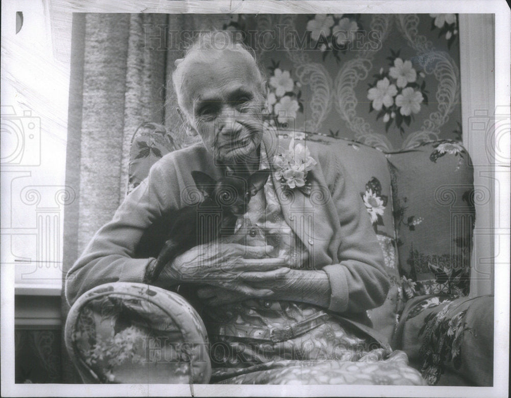 1961 102 Yr Old Minnie Marshall's Birthday - Historic Images