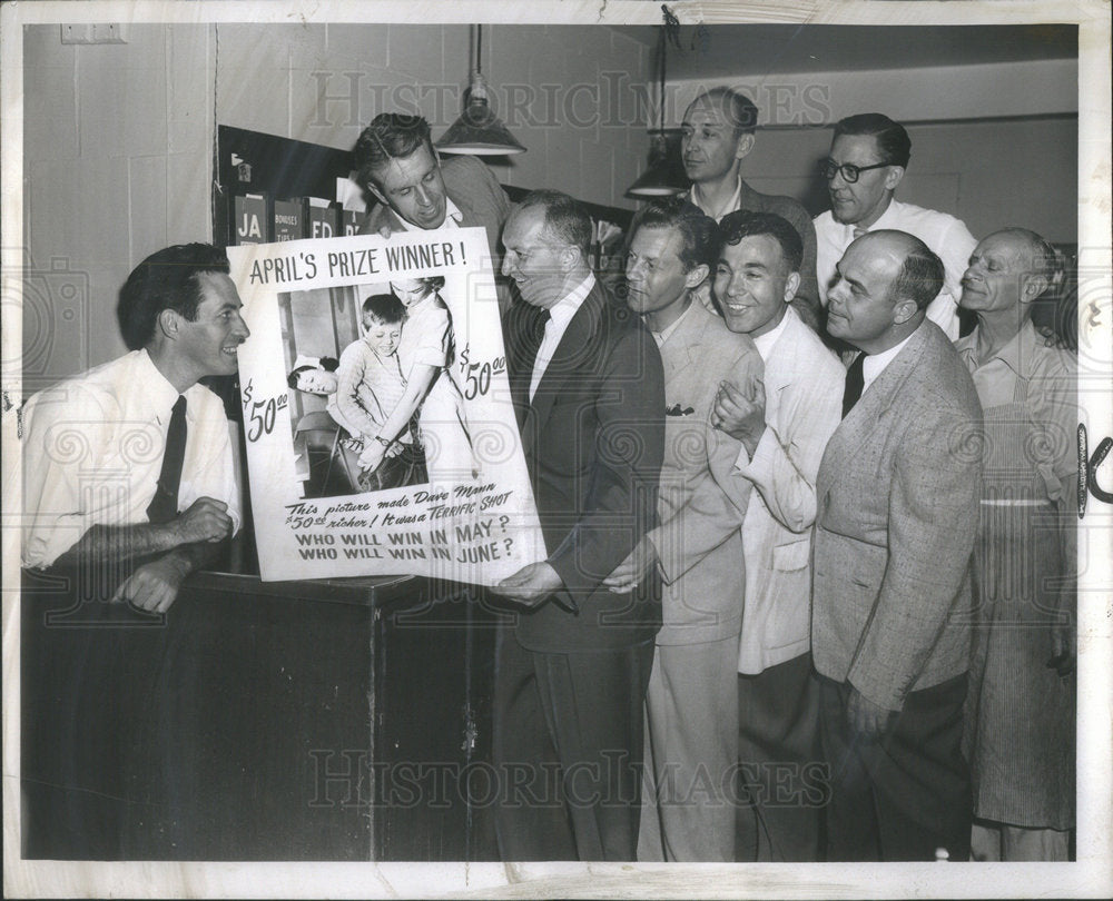 1955 ST Photo Winner Dave Mann With Merrill Palmer And Others - Historic Images