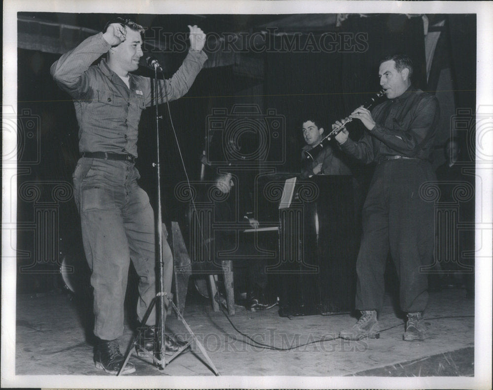 1953 Pvt Gordon Ramsey And Ted Mack In All-Soldier Band - Historic Images