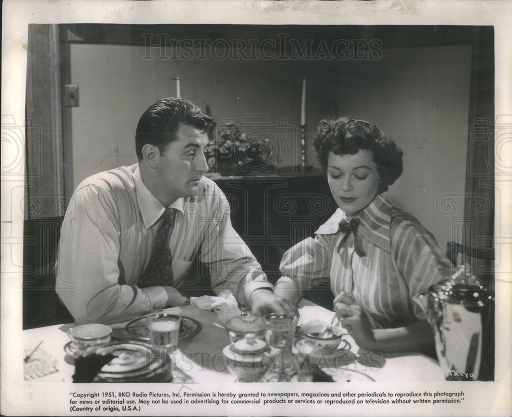 1951 Copy Robert Mitchum And Joyce MacKenzie In "The Racket" - Historic Images