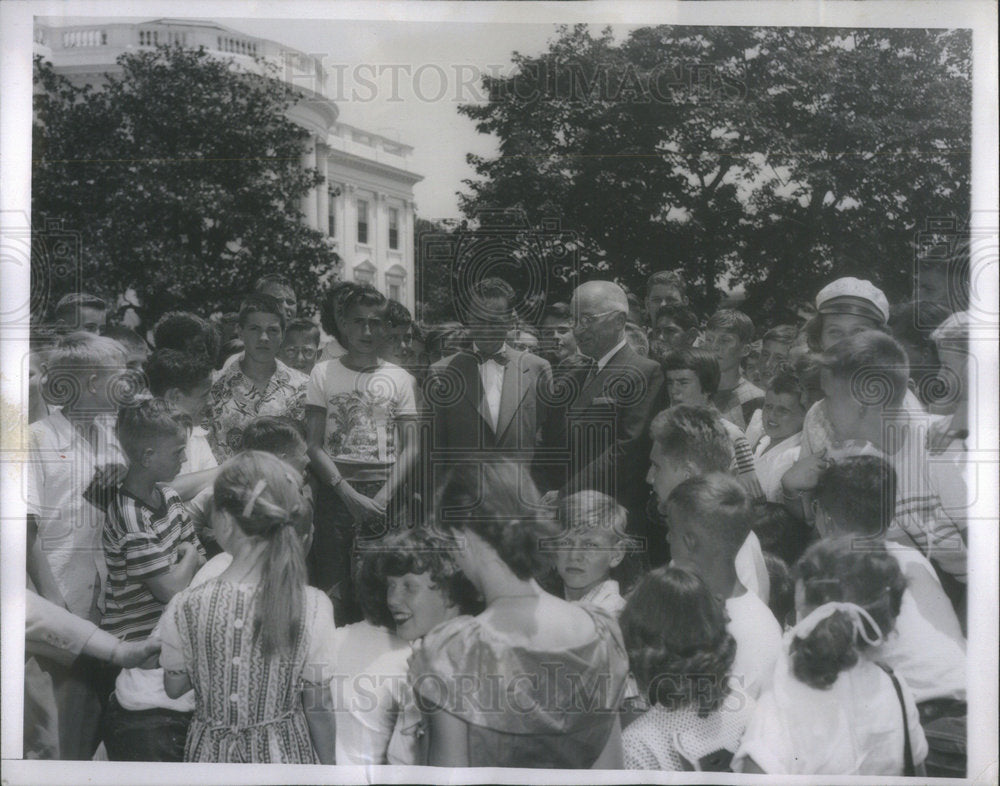 1952 Press Photo Rep. Peter F. Mack with a group of children - Historic Images